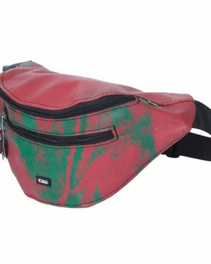 Rebago Hip Bag aus upcycelter LKW-Plane