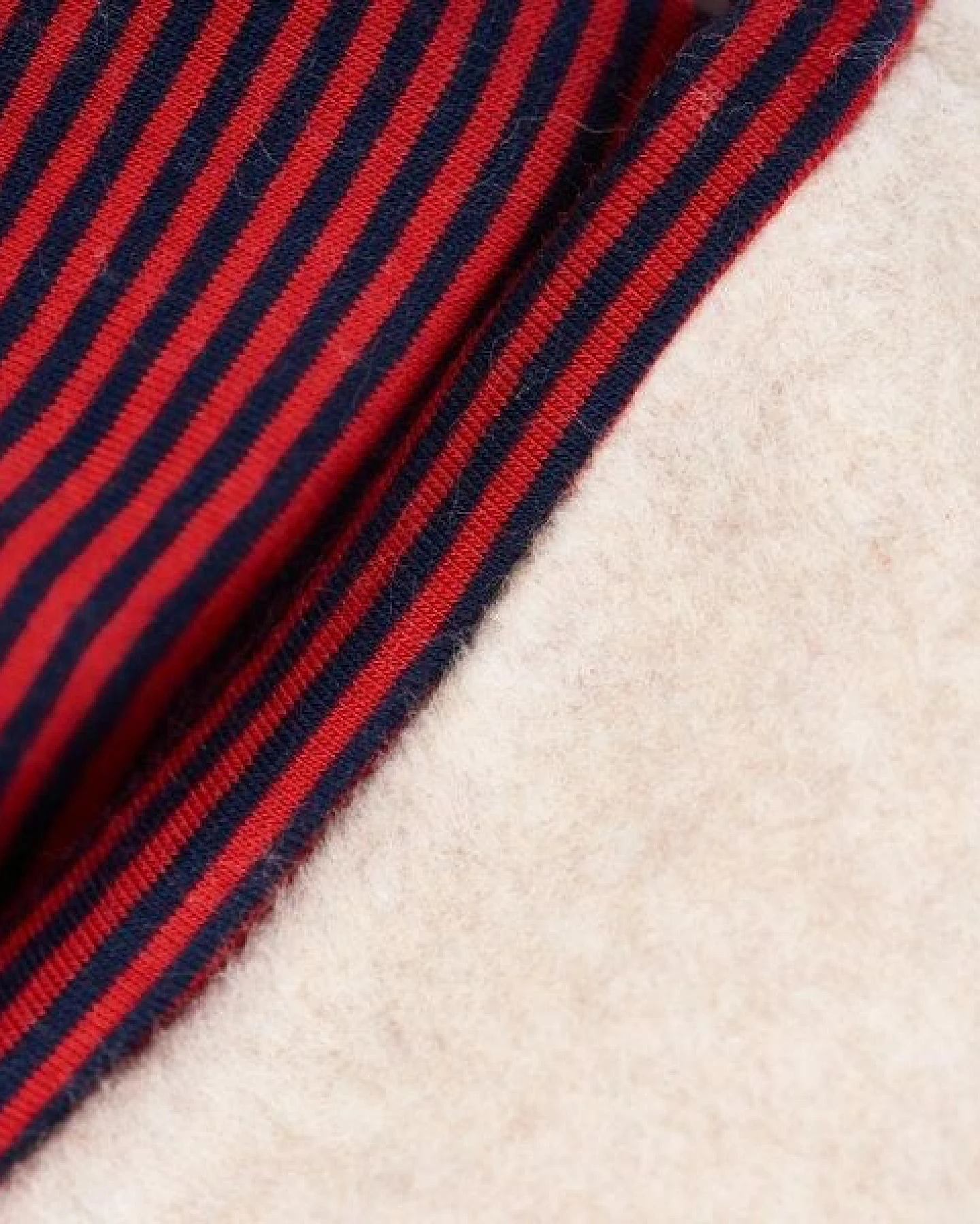 Cheeky Apple Gefütterte Beanie-Haube aus Bio-Baumwolle "Ringeljersey Dunkelblau-Rot – Ansicht 4