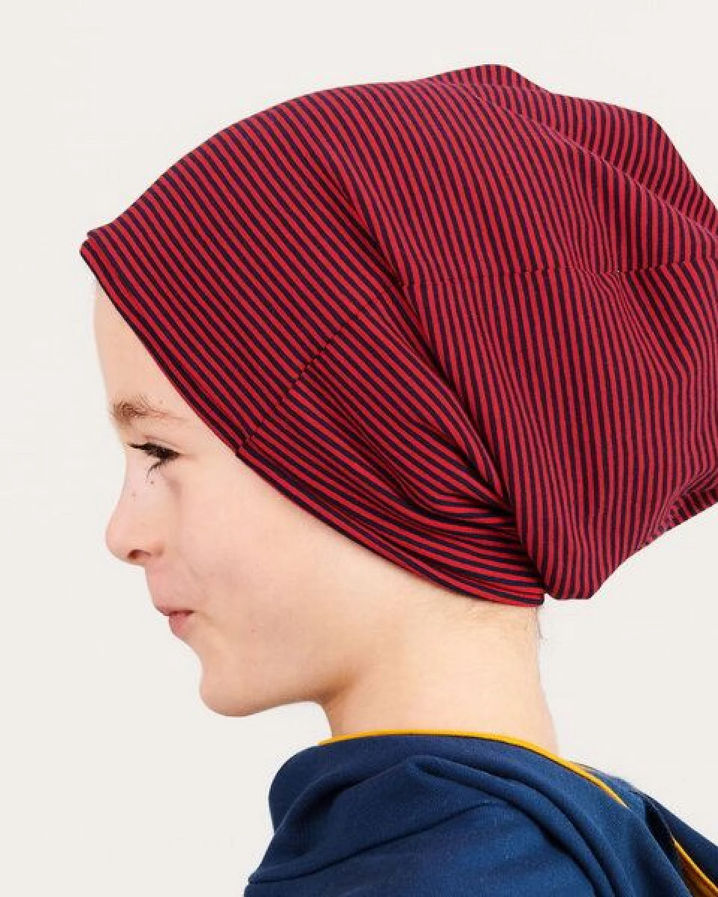 Cheeky Apple Gefütterte Beanie-Haube aus Bio-Baumwolle "Ringeljersey Dunkelblau-Rot – Ansicht 2