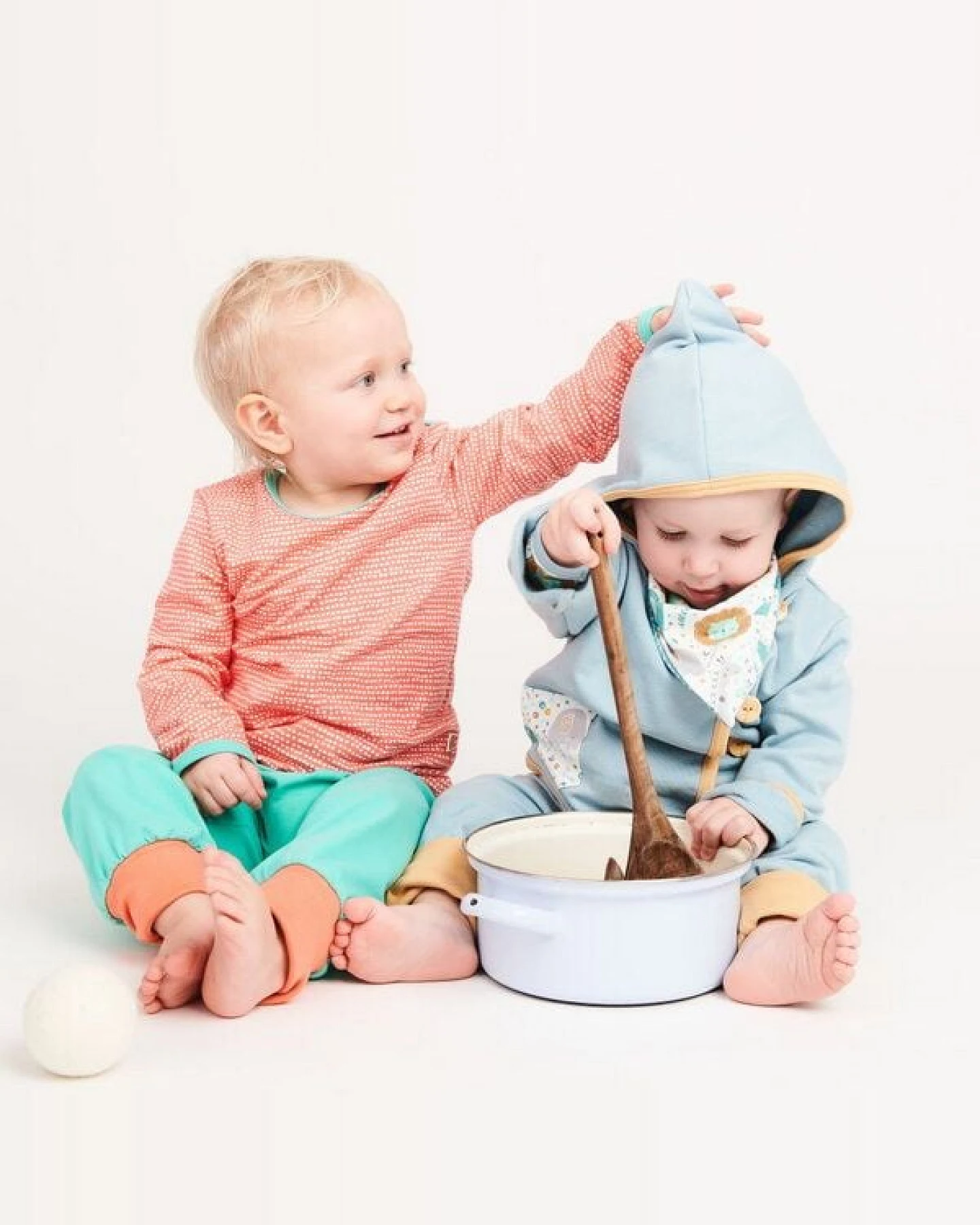 Cheeky Apple Langarm Baby-Shirt aus Bio-Baumwolle "Dotted Lines" – Ansicht 4