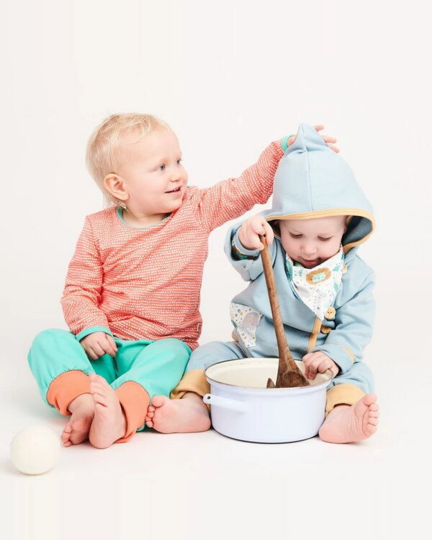 Cheeky Apple Langarm Baby-Shirt aus Bio-Baumwolle "Dotted Lines" – Ansicht 4