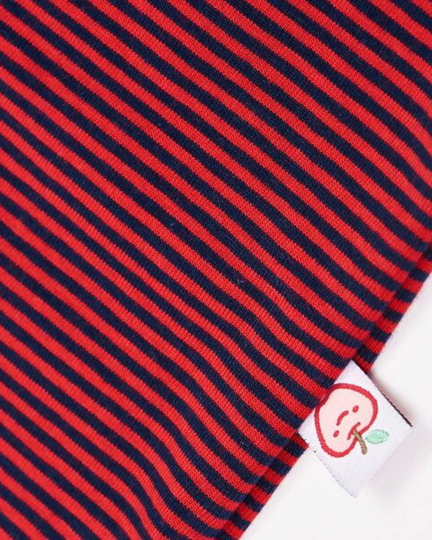 Cheeky Apple Buben Langarm-Shirt aus Bio-Baumwolle "Ringeljersey Dunkelblau-Rot" – Ansicht 4