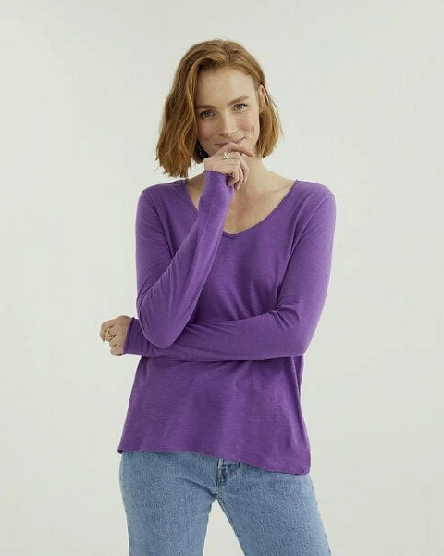 d'Els Esterella Damen V-Neck Langarm T-Shirt aus Flame Bio Baumwolle – Ansicht 2
