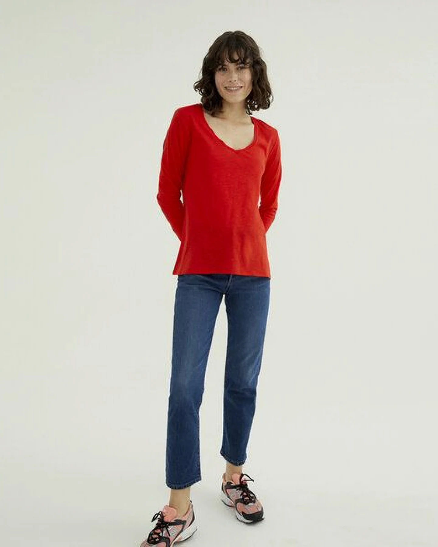 d'Els Esterella Damen V-Neck Langarm T-Shirt aus Flame Bio Baumwolle – Ansicht 2