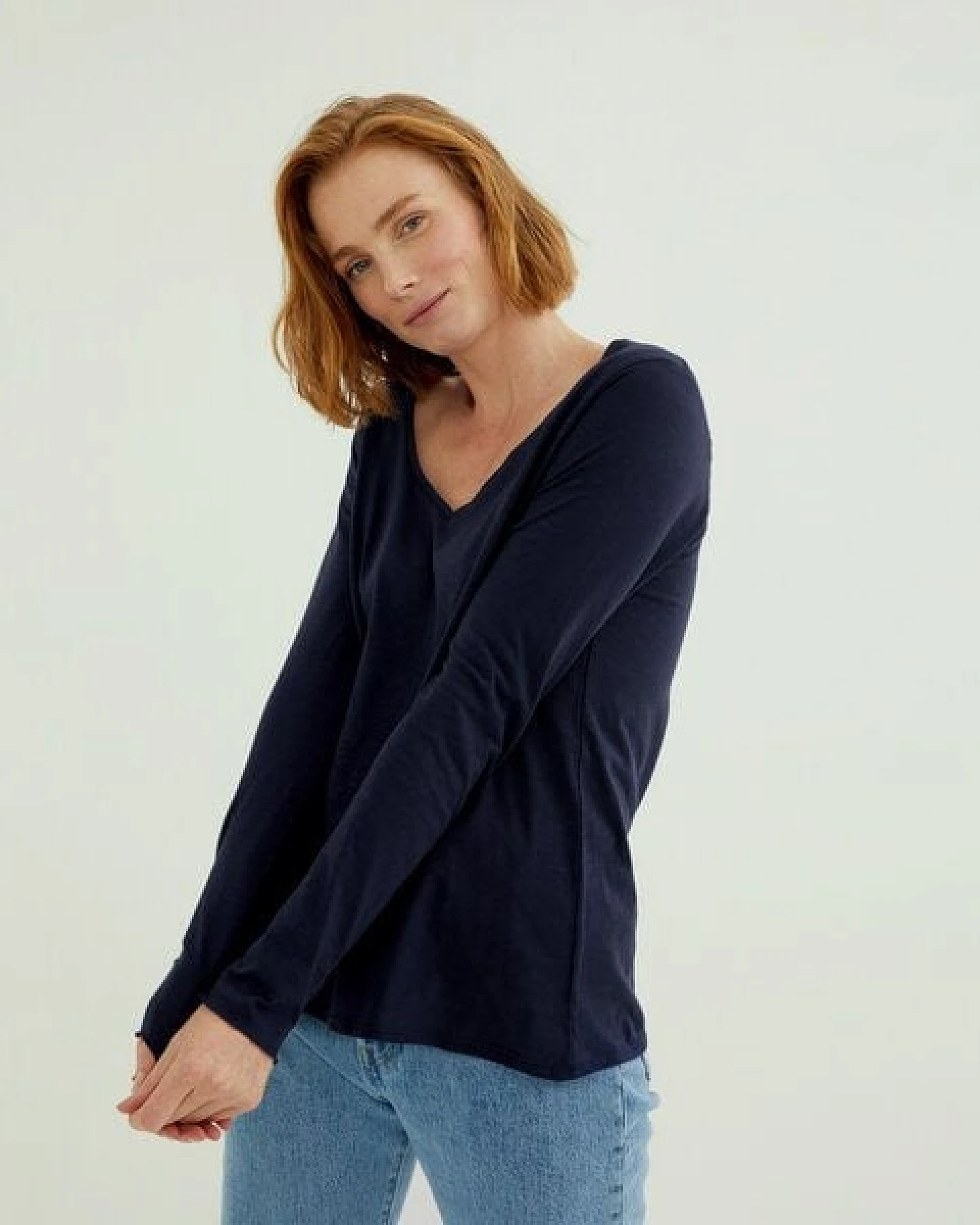 d'Els Esterella Damen V-Neck Langarm T-Shirt aus Flame Bio Baumwolle – Ansicht 4
