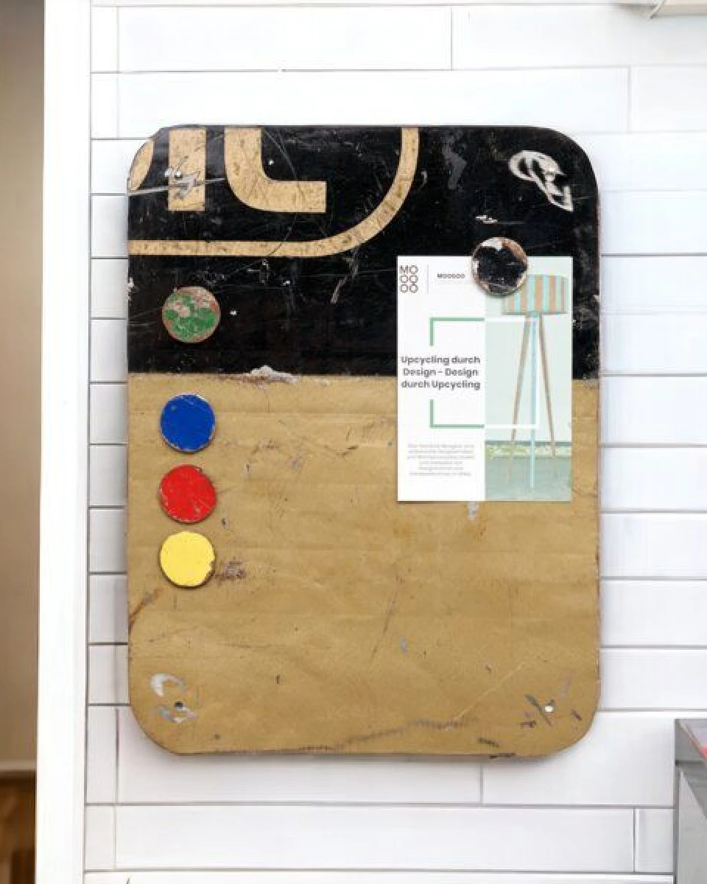 Moogoo Creative Africa Magnettafel aus recycelten Ölfässern mit 5 bunten Magneten - Industrial Upcycling – Ansicht 3