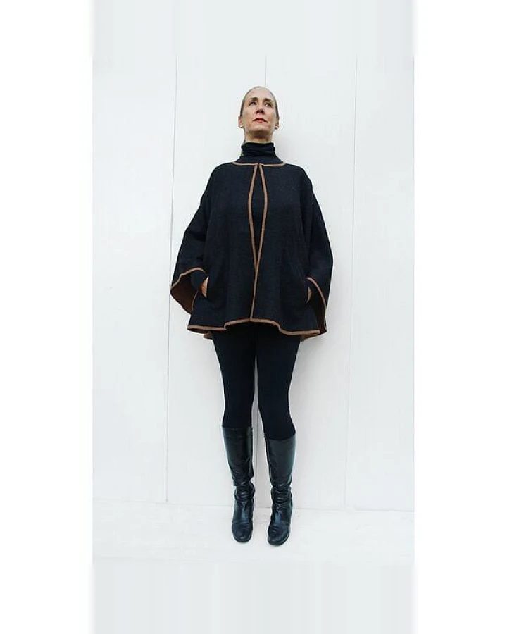 B.e Quality Zweifarbiger Alpaka-Poncho aus feinste 100% peruanischem Baby-Alpakawolle
