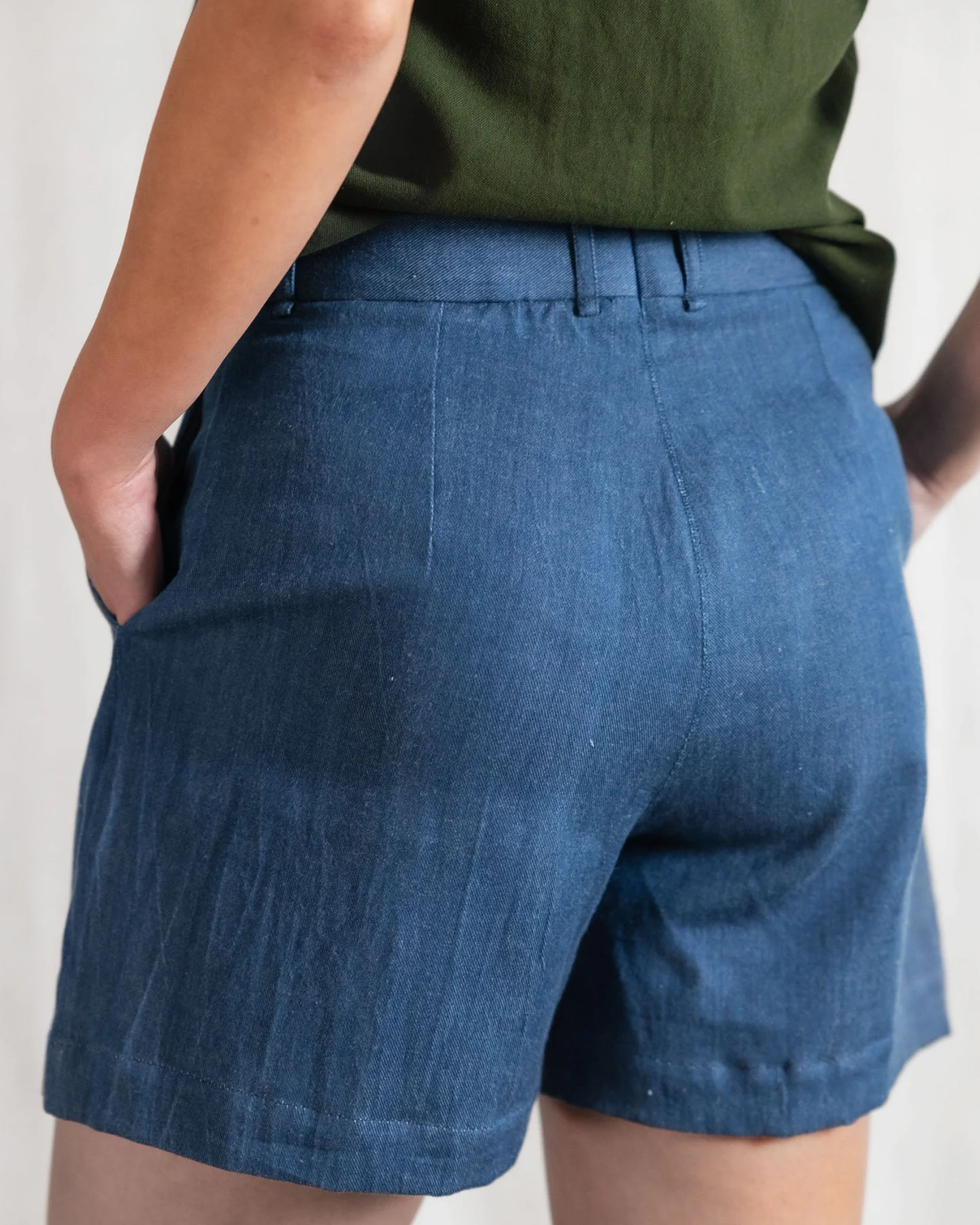 Jyoti Fair Works Damen vegan Shorts Denim Kusuma Blau – Ansicht 2