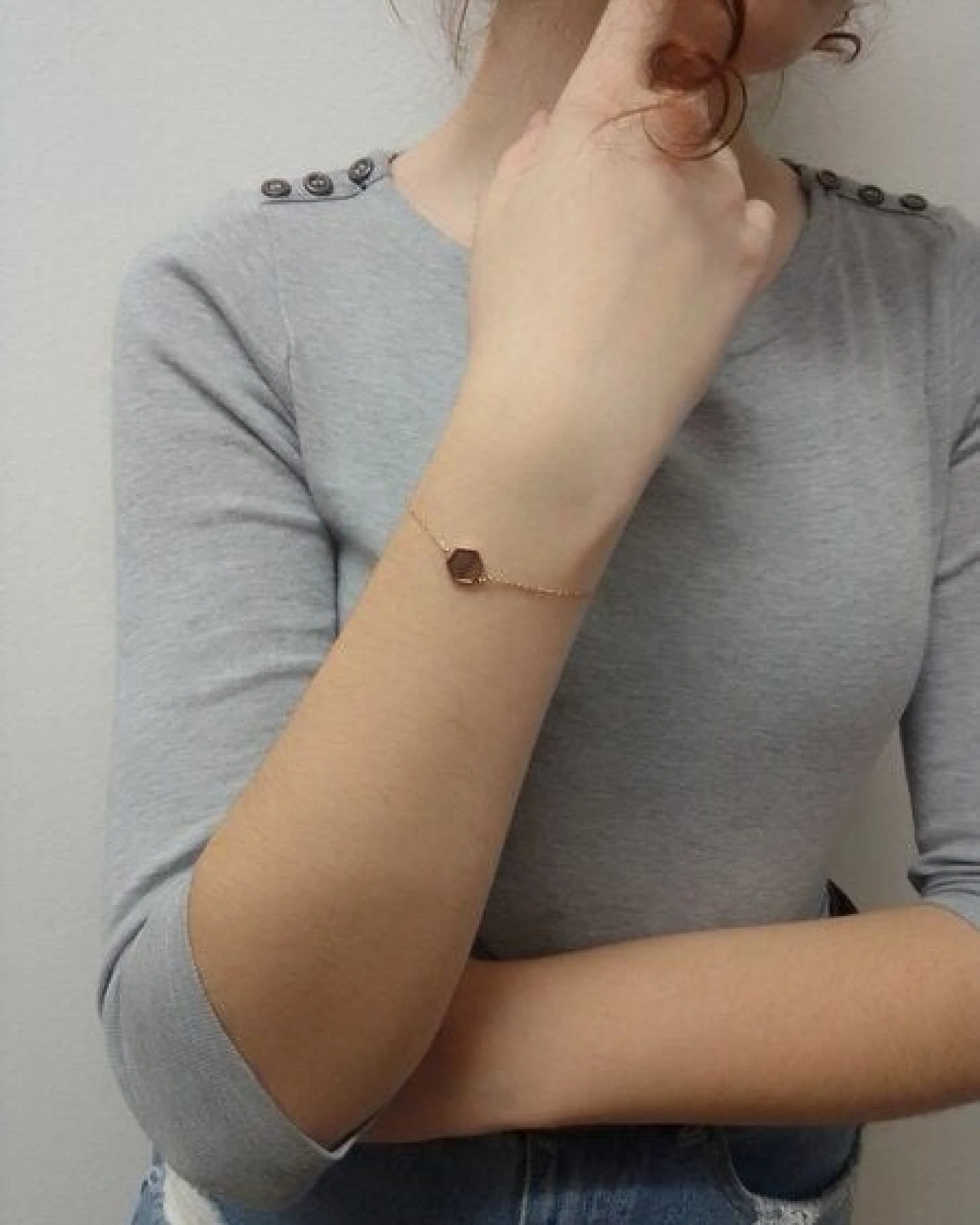 BeWooden Armbänder mit Holzdetail - Motiv Hexagon - Verschiedene Farben und Grössen – Ansicht 3