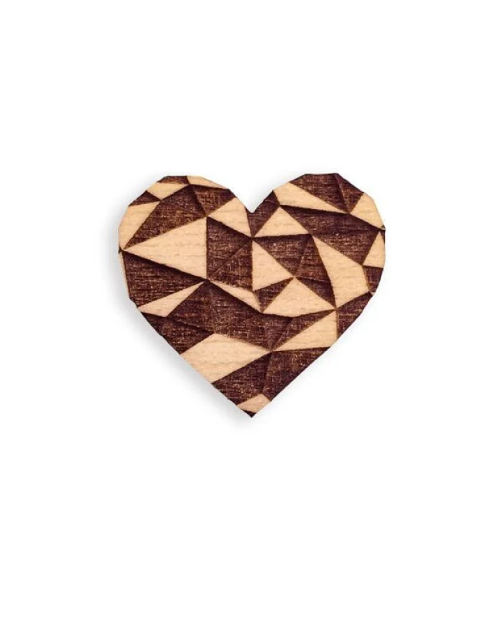 BeWooden Holzbrosche Love – handgemachter, nachhaltiger Anstecker mit Herzmotiv