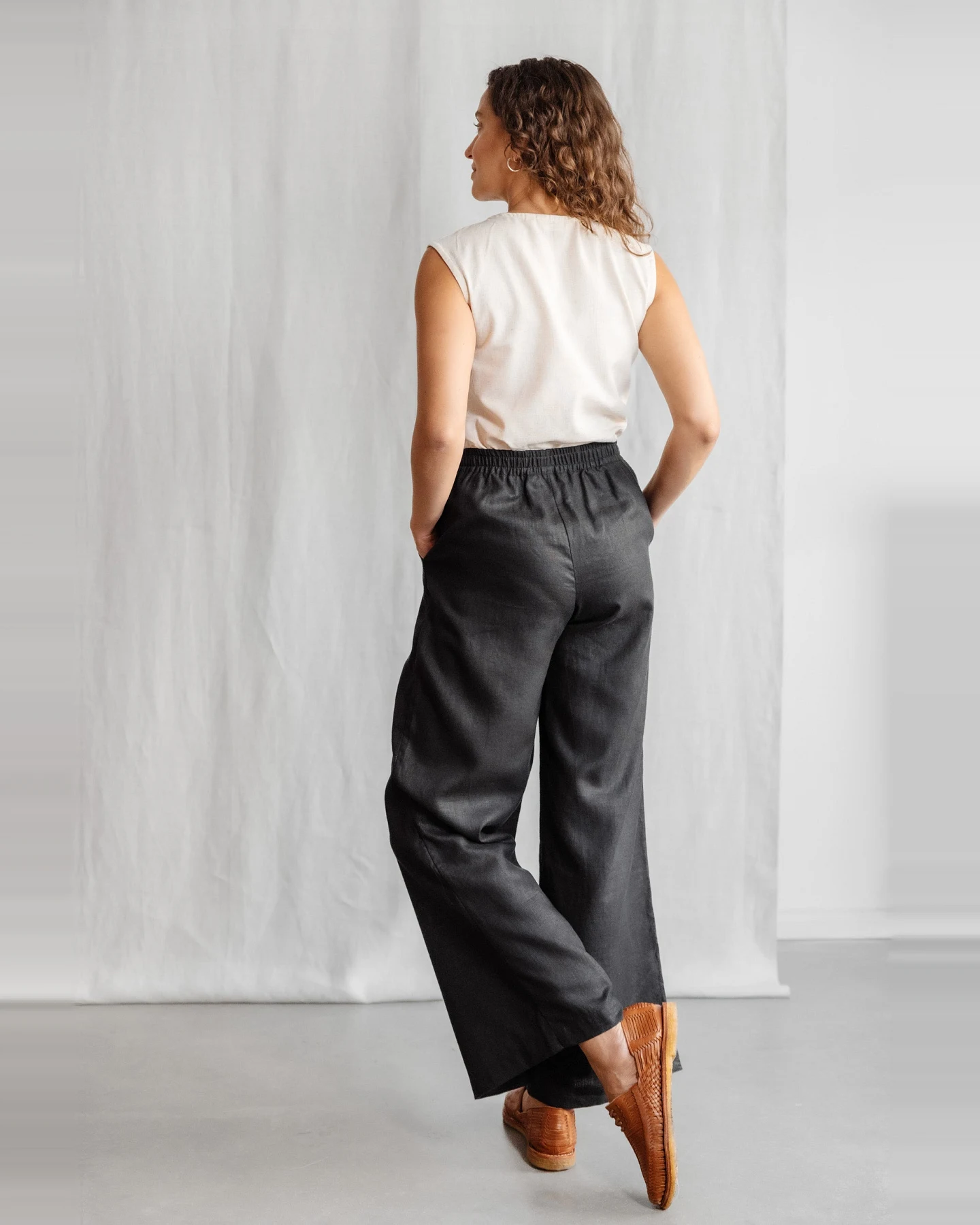 Jyoti Fair Works Damen vegan Hose Jayan Schwarz – Ansicht 2