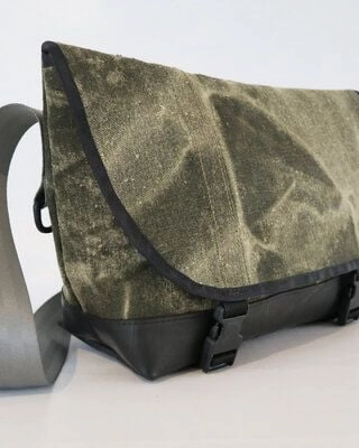 Leonca Messenger Bag Zeltleinen Oliv dunkel