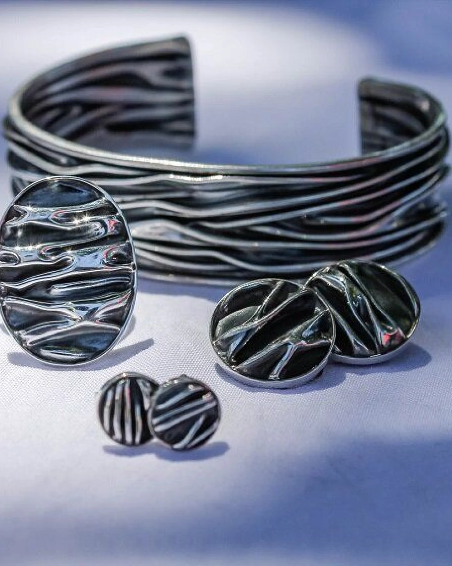pakilia Silber Ohrringe Wellen Fair-Trade und handmade – Ansicht 2