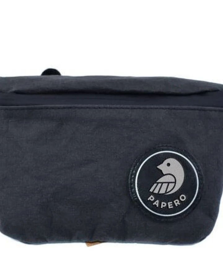 PAPERO Bauchtasche aus wasserfestem Kraftpapier. Vegan, robust & minimalistisch – ideal für Damen & Herren. Stylisch unterwegs mit Squirrel Deltabag