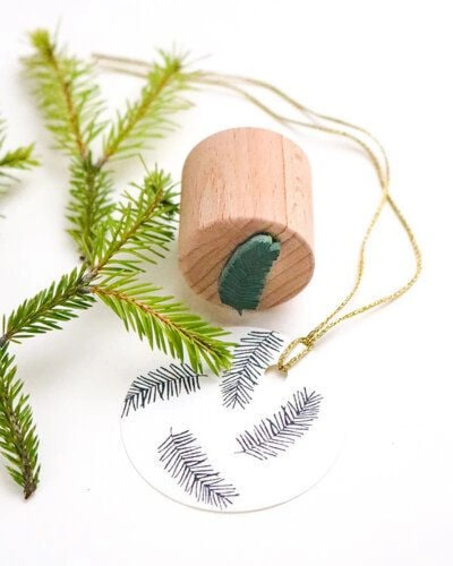 STUDIO KARAMELO Ministempel TANNENZWEIG Buchenholz – Ansicht 3