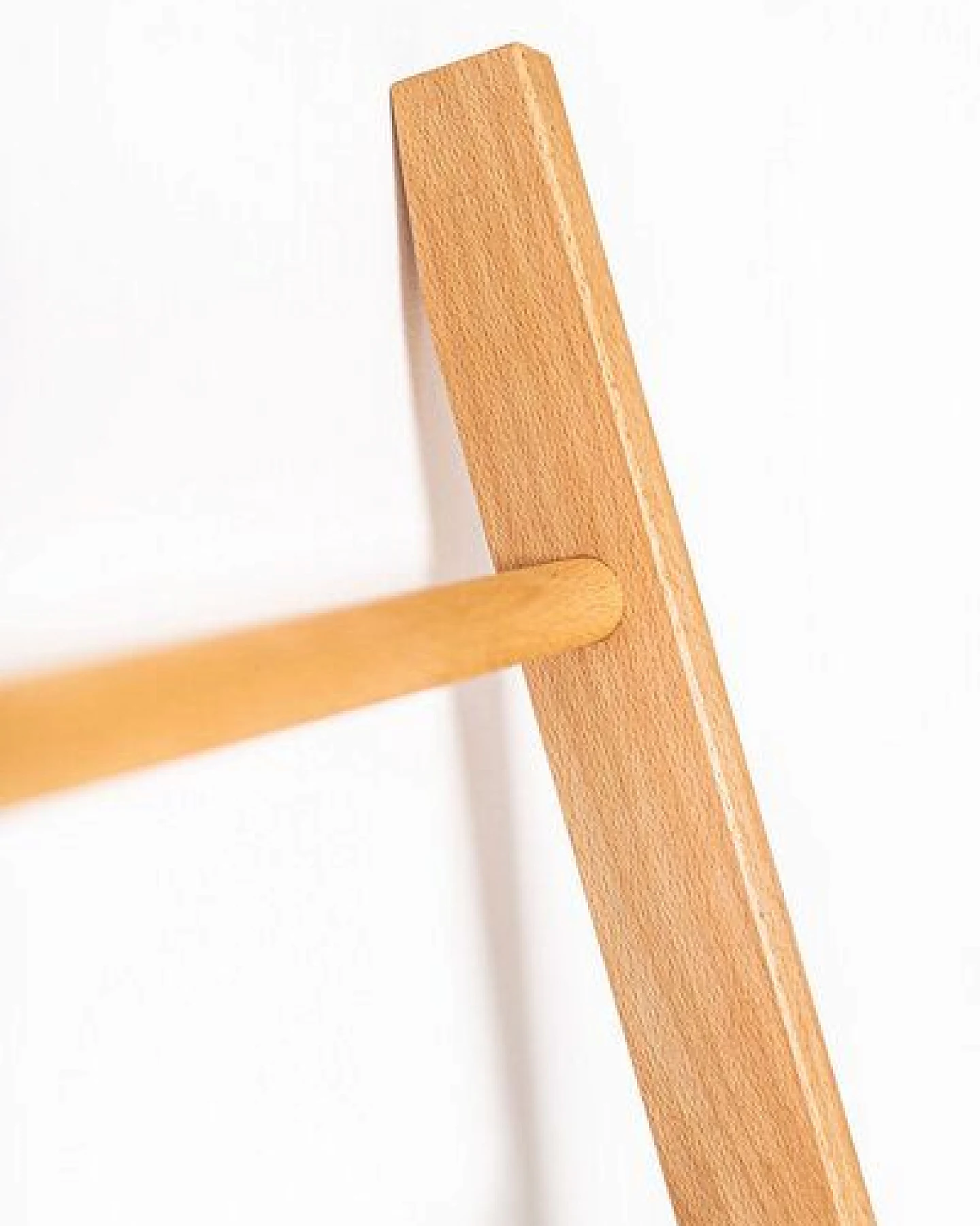 kleiderleiter_de Kleiderleiter lang 212 cm für hohe Räume und Galerie- oder Loftwohnungen, (Eiche, Buche, Nussbaum oder weiß lackiert) – Ansicht 3