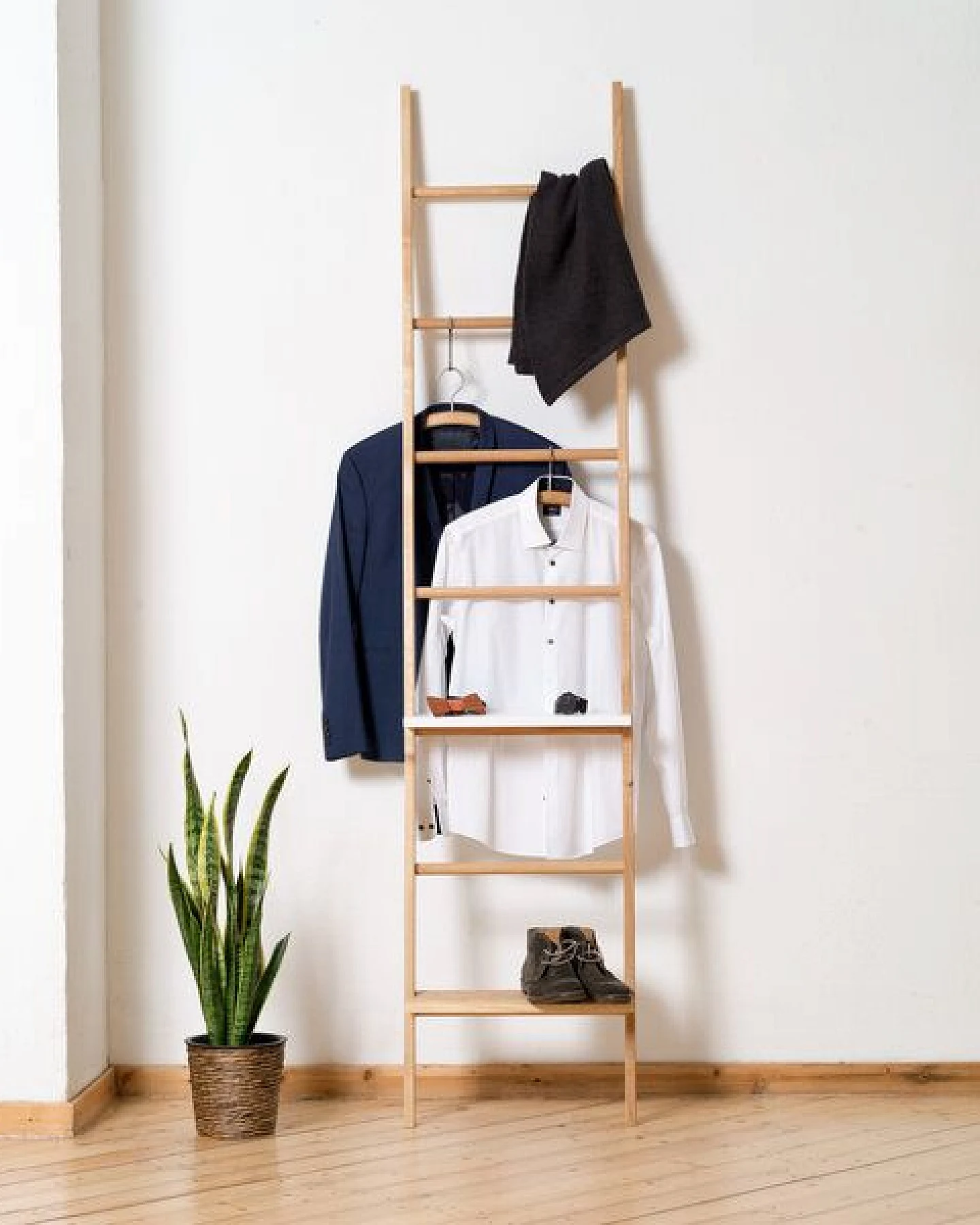 kleiderleiter_de Kleiderleiter lang 212 cm für hohe Räume und Galerie- oder Loftwohnungen, (Eiche, Buche, Nussbaum oder weiß lackiert) – Ansicht 2