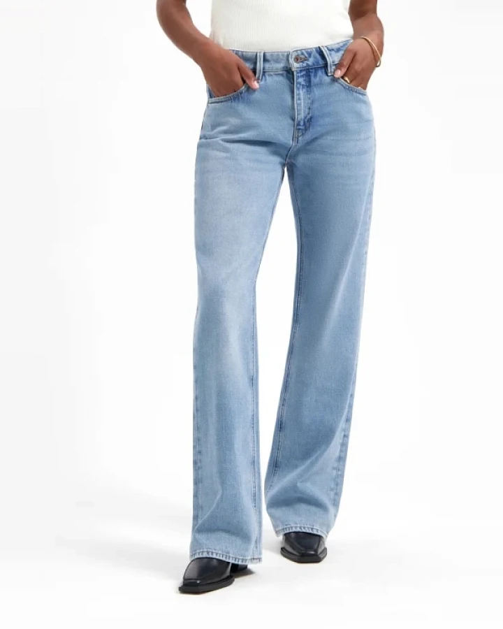 Kuyichi Damen vegan Jeans Locker Lena Washed Blau