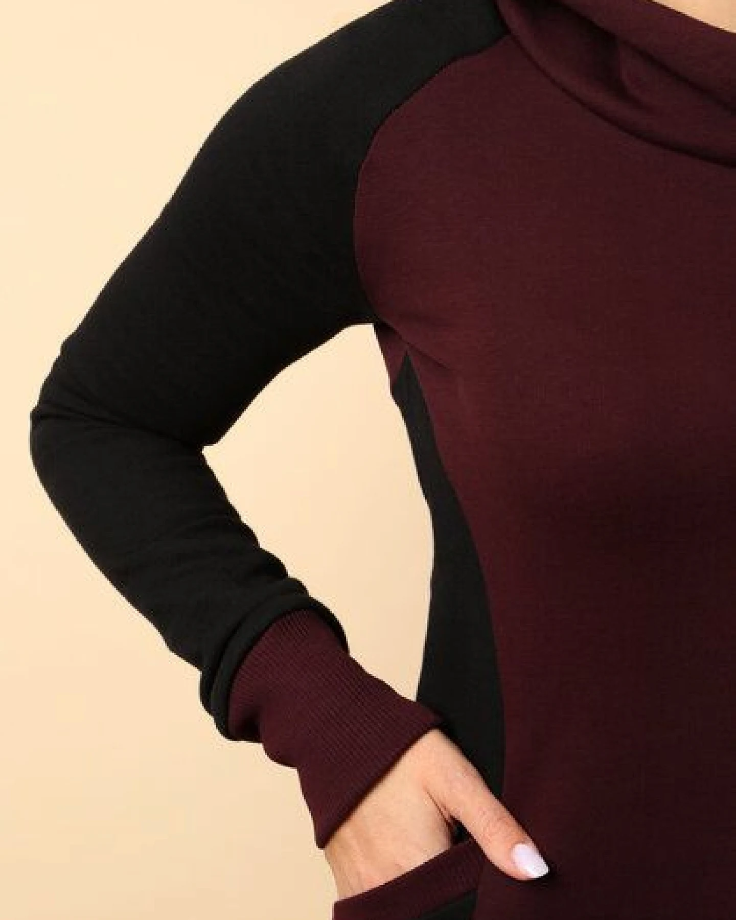Die rote Zora Hoodiekleid mit Taschen – Ansicht 4