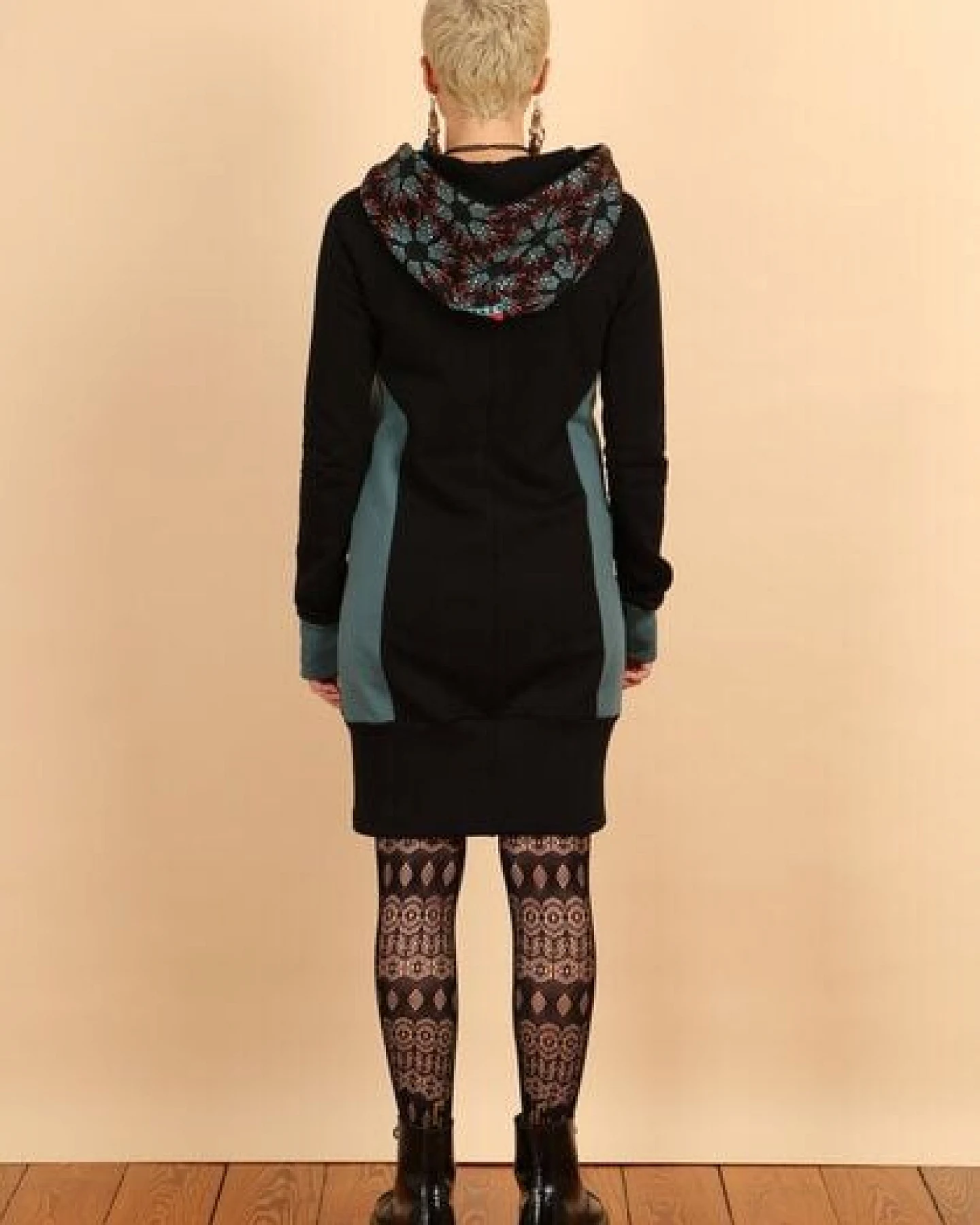 Die rote Zora Hoodiekleid mit Taschen – Ansicht 4