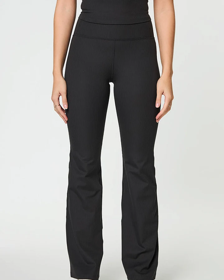 Girlfriend Collective Damen vegan Legging Rib Flare Compressive Schwarz