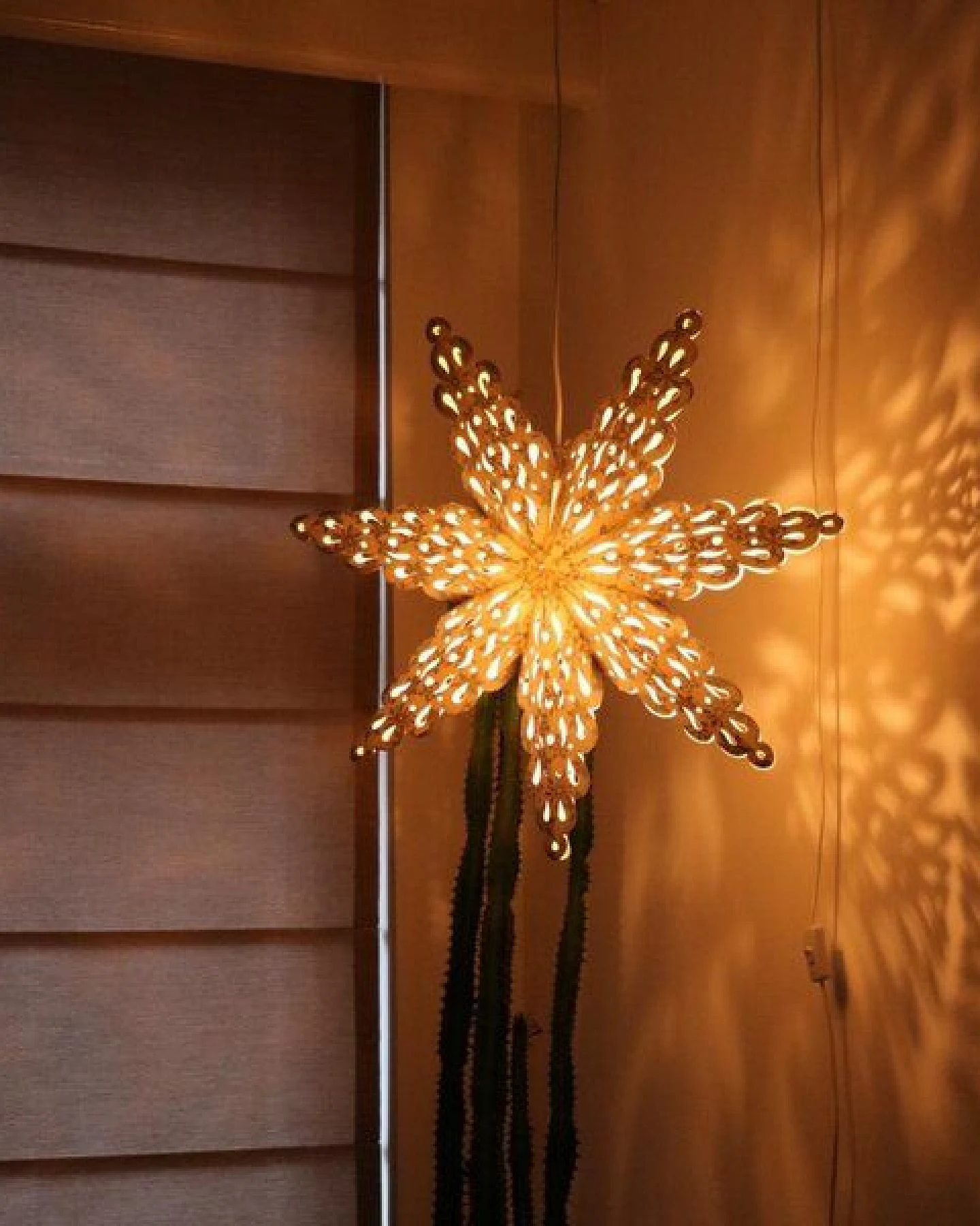 MoreThanHip Weihnachtsstern weißes/graues Papier dekorative Pendelleuchte Ø60 cm – Ansicht 4