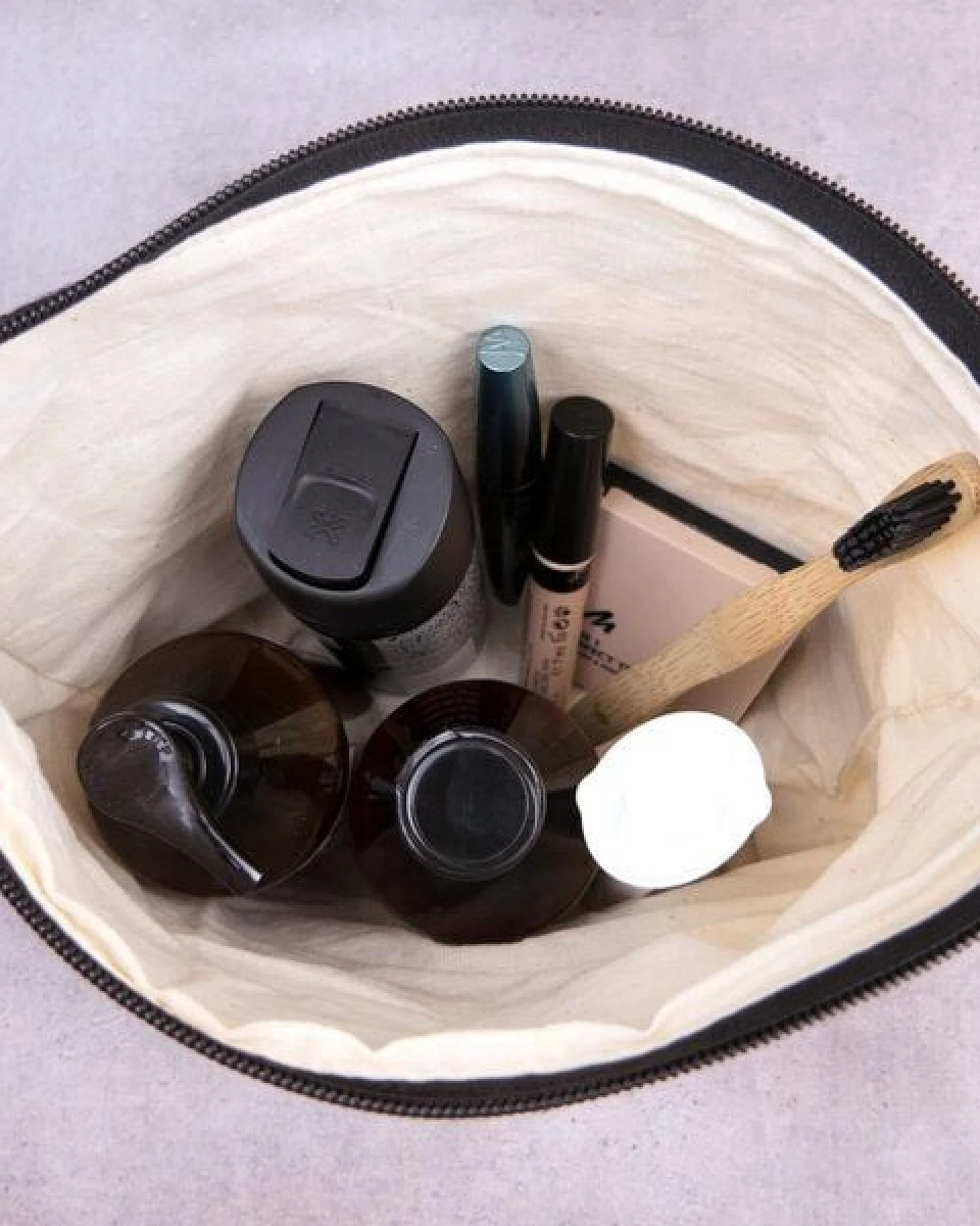 Nyuzi Blackwhite Upcycling Kosmetiktasche – Ansicht 3