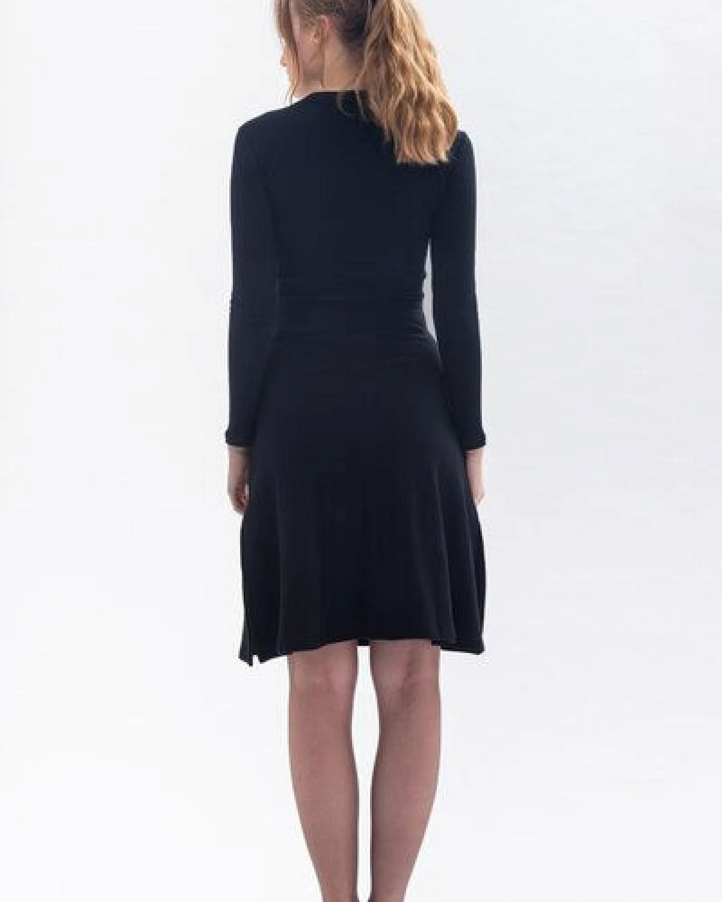 Studio Hertzberg Winterkleid JUU-DY mit kleinem Stehkragen und Schlitzen aus Bio Baumwolle – Ansicht 3
