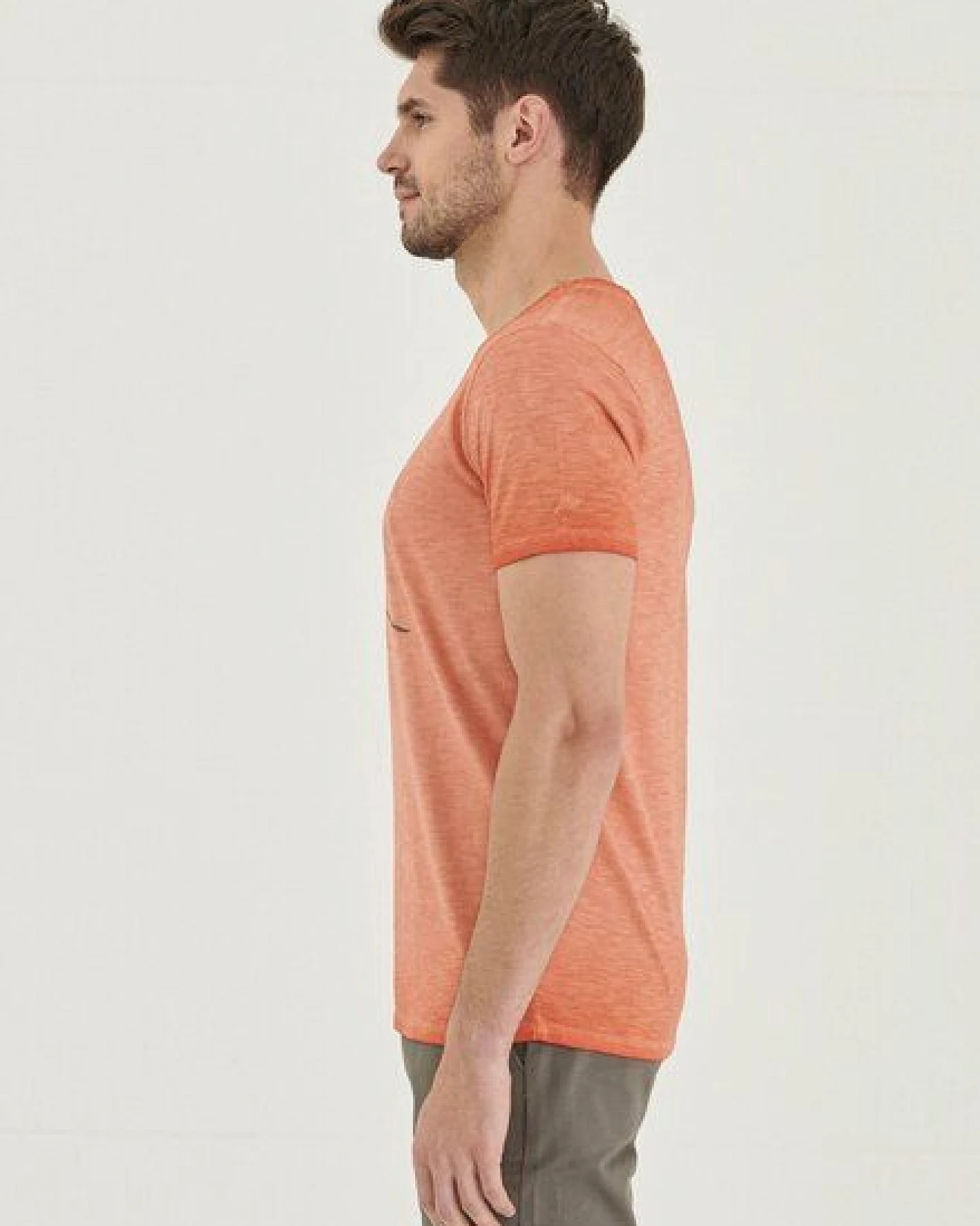 ORGANICATION Garment Dyed T-Shirt aus Bio-Baumwolle mit Print – Ansicht 3