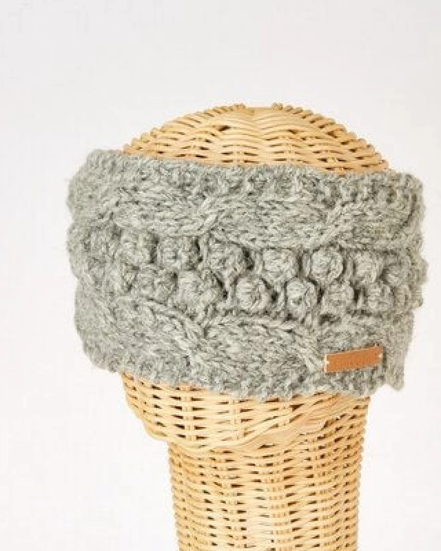 short'n'pietz Schurwollstirnband mit Zopf- und Kugelmuster, handgestrickt – Ansicht 4