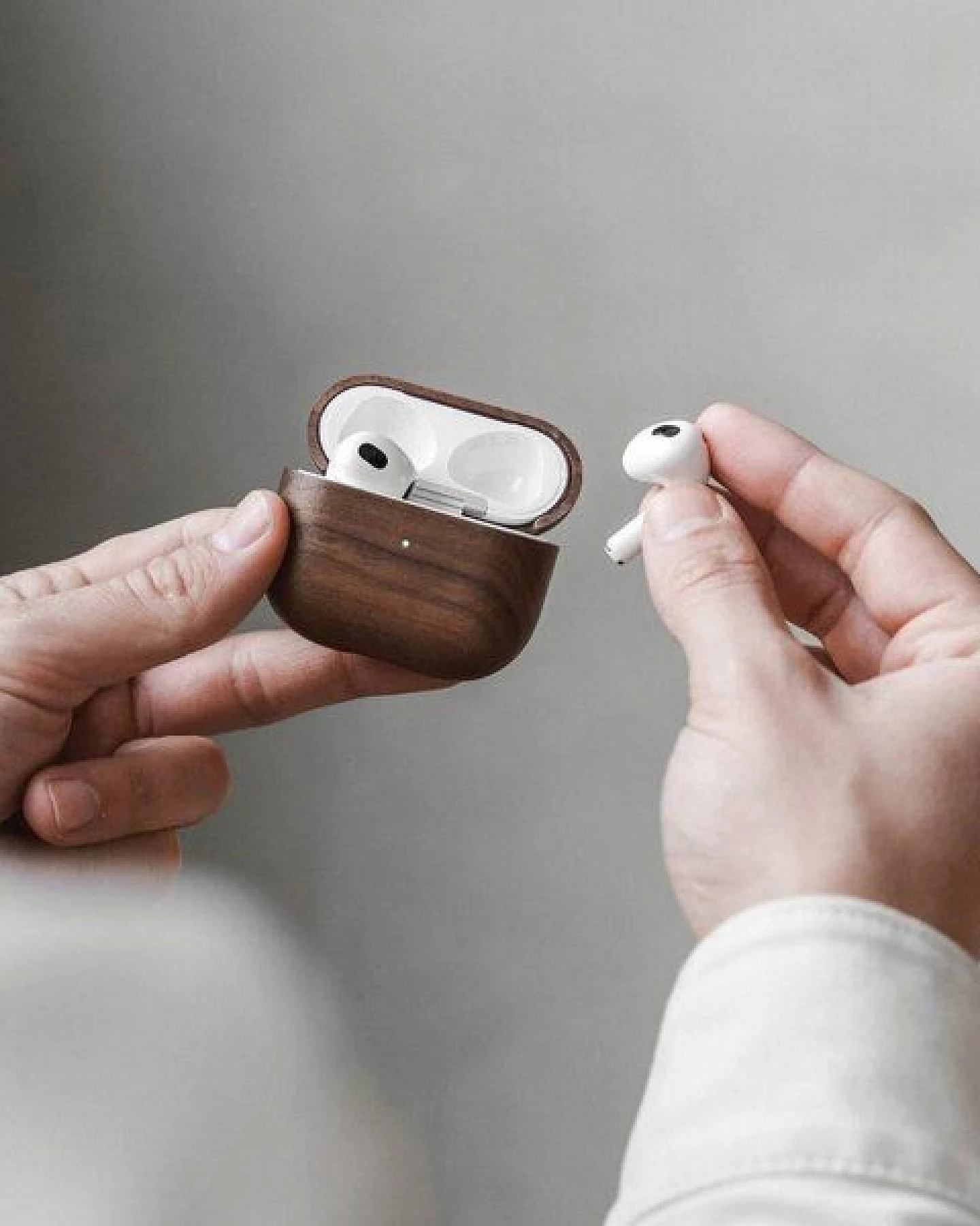 Woodcessories AirPods Hülle Holz für Apple AirPods 1&2, AirPods Pro, AirPods Pro 2, AirPods 3 – Ansicht 3