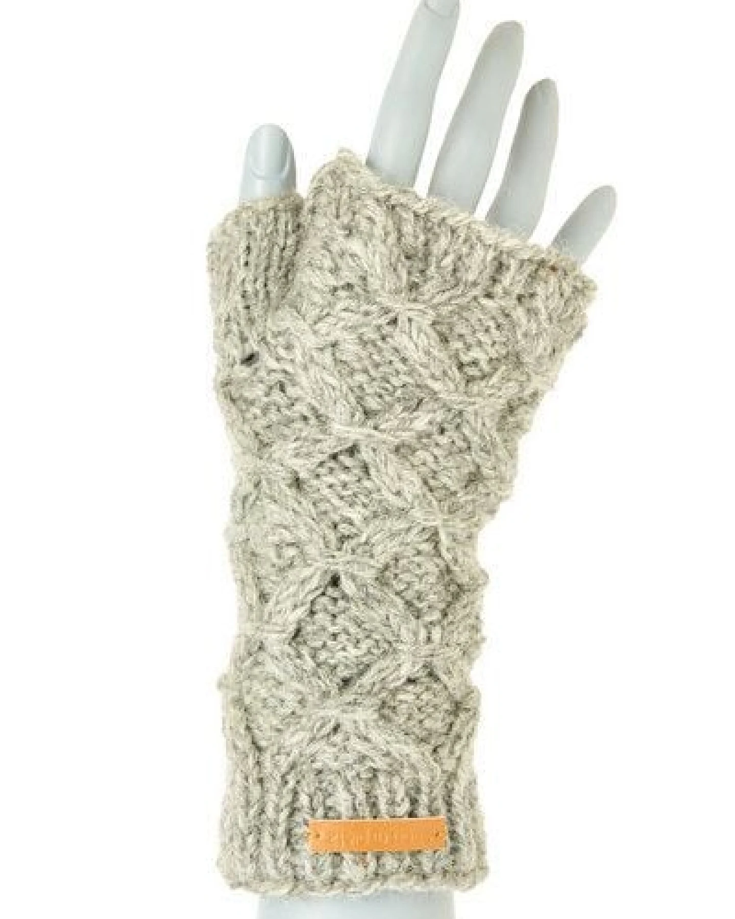 short'n'pietz Schurwollhandstulpen mit Rautenzopfstrickmuster, handgestrickt – Ansicht 3