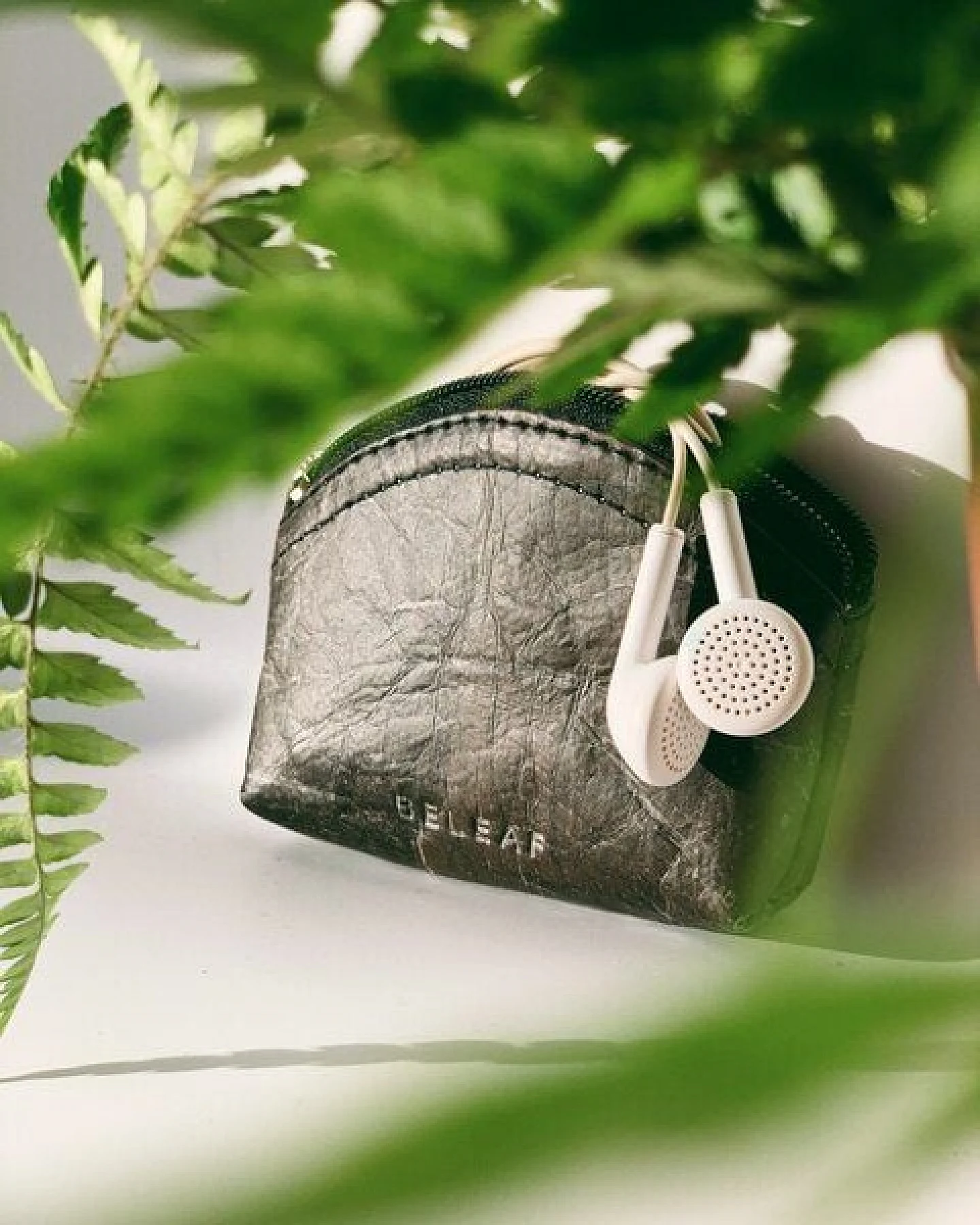 BELEAF Kleiner veganer Beutel "MINI LEAF" aus Blattleder – Ansicht 4