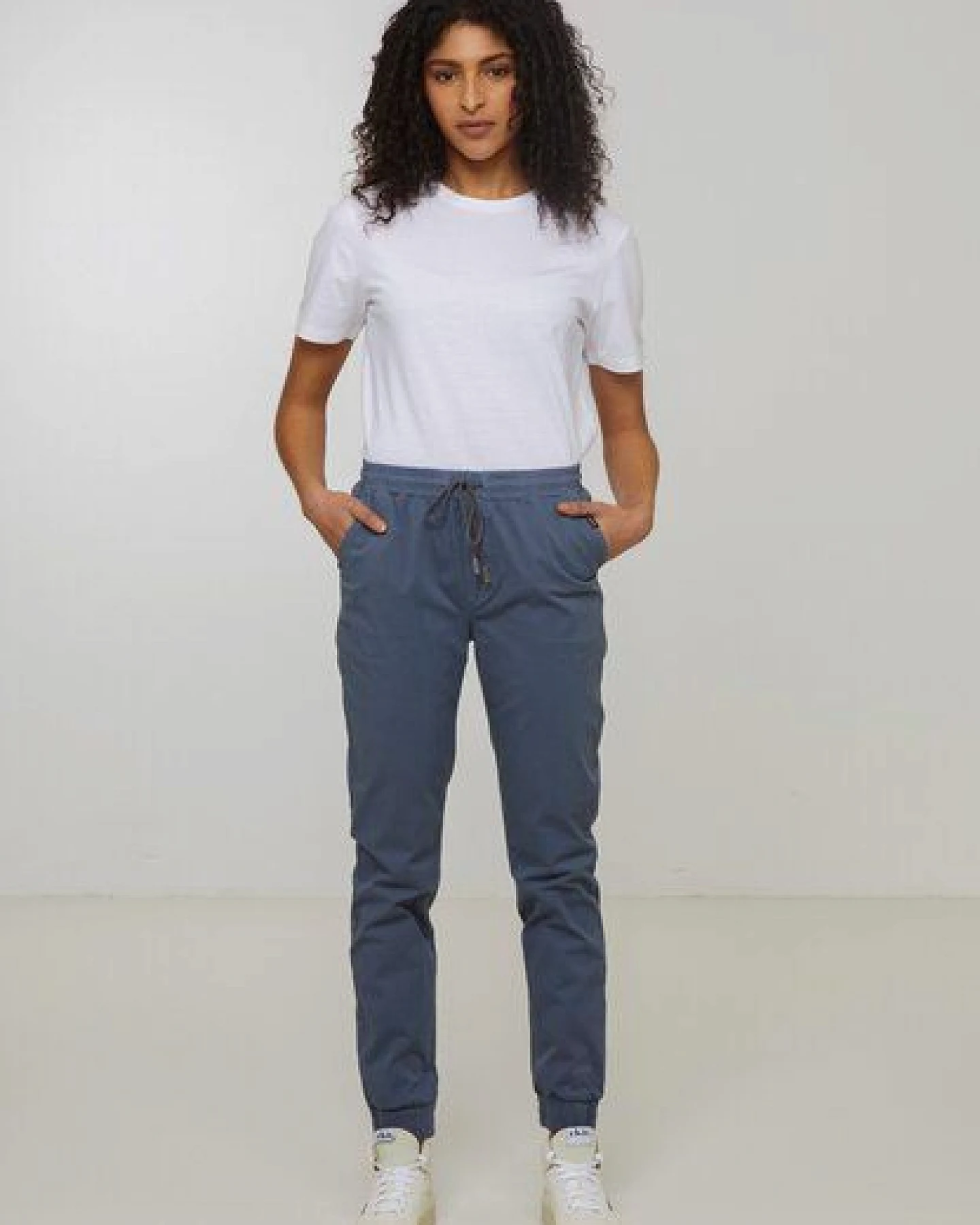 Damen Jogg Chino aus Bio-Baumwoll Mix - CALATHEA - recolution – Ansicht 2