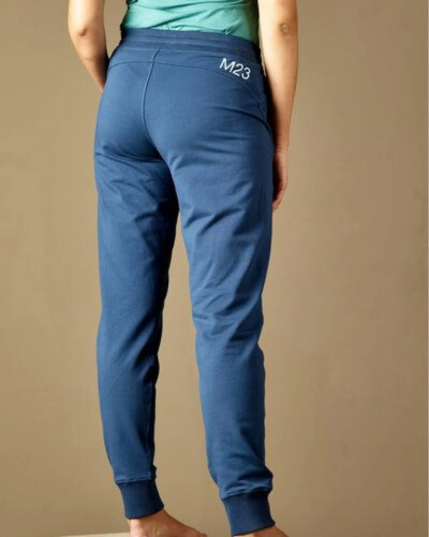 M23 Damen Jogginghose aus Bio-Baumwolle, Modell „Emma“ – Ansicht 2