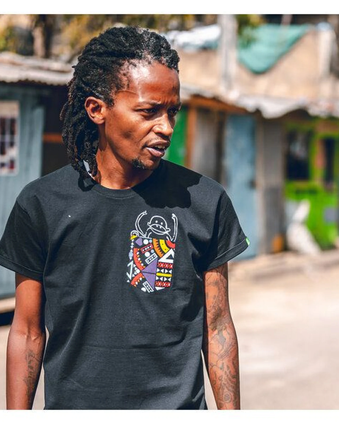 Kipepeo-Clothing Herren T-Shirt aus Bio-Baumwolle mit Brusttasche NYANI Made in Africa – Ansicht 2