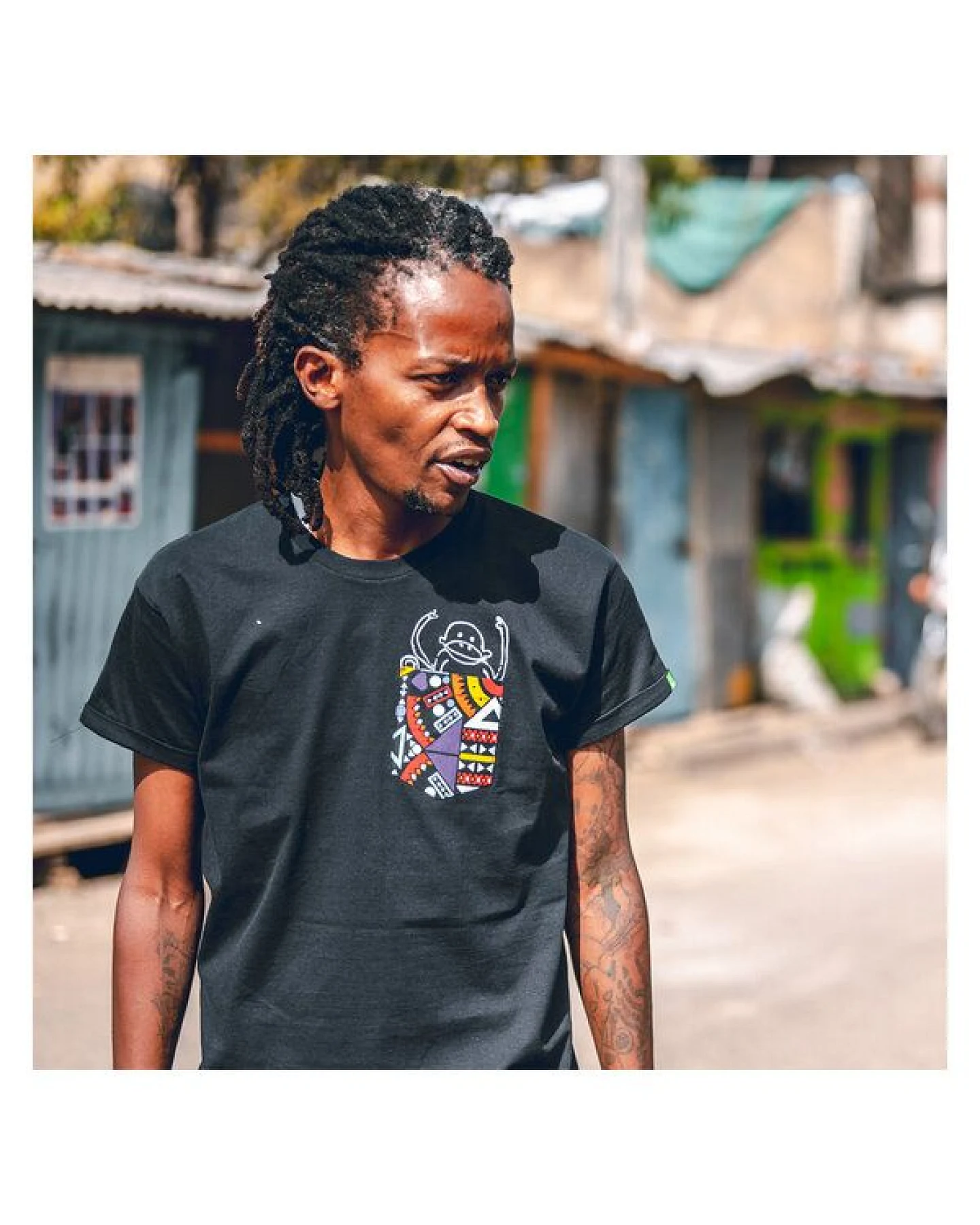 Kipepeo-Clothing Herren T-Shirt aus Bio-Baumwolle mit Brusttasche NYANI Made in Africa – Ansicht 2