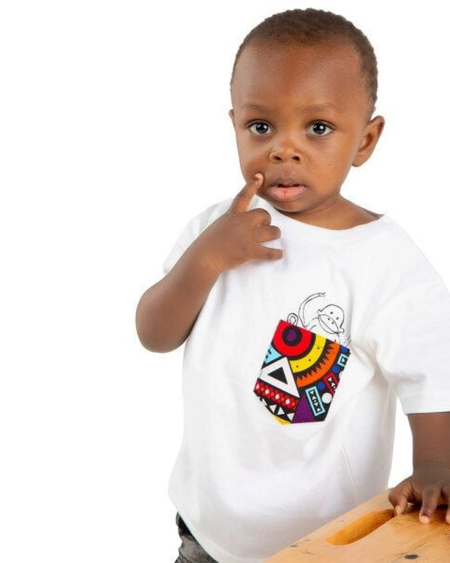Kipepeo-Clothing Kinder T-Shirt mit Brusttasche aus Bio-Baumwolle NYANI Weiß – Ansicht 4