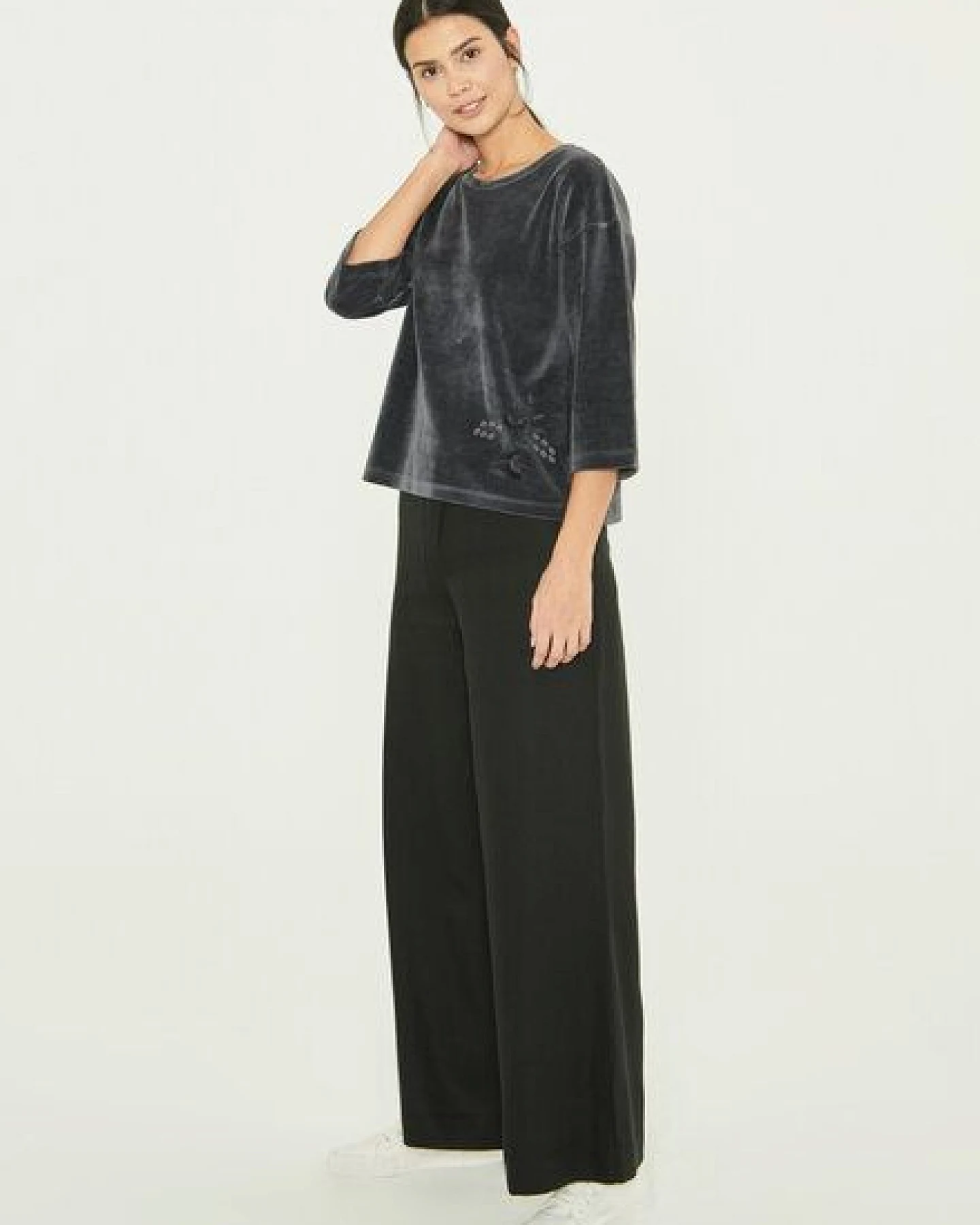 ORGANICATION Samtbluse aus Bio-Baumwolle und Recyceltes Polyester mit Stickerei – Ansicht 2