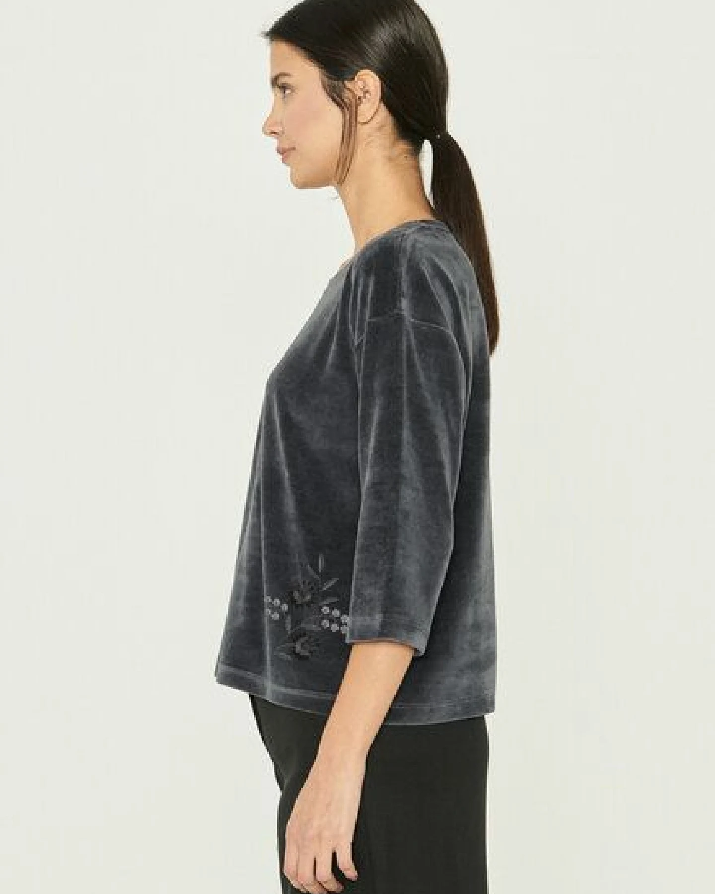 ORGANICATION Samtbluse aus Bio-Baumwolle und Recyceltes Polyester mit Stickerei – Ansicht 3