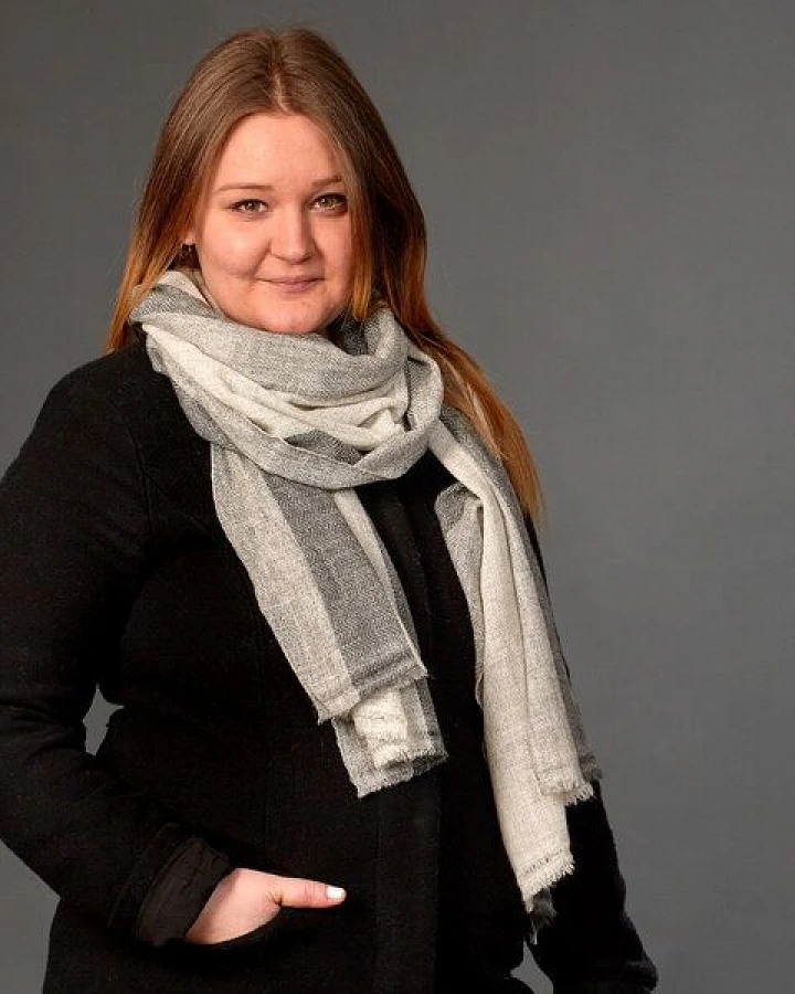 Frida Feeling Wollschal ungefärbt mit Fischgrätmuster