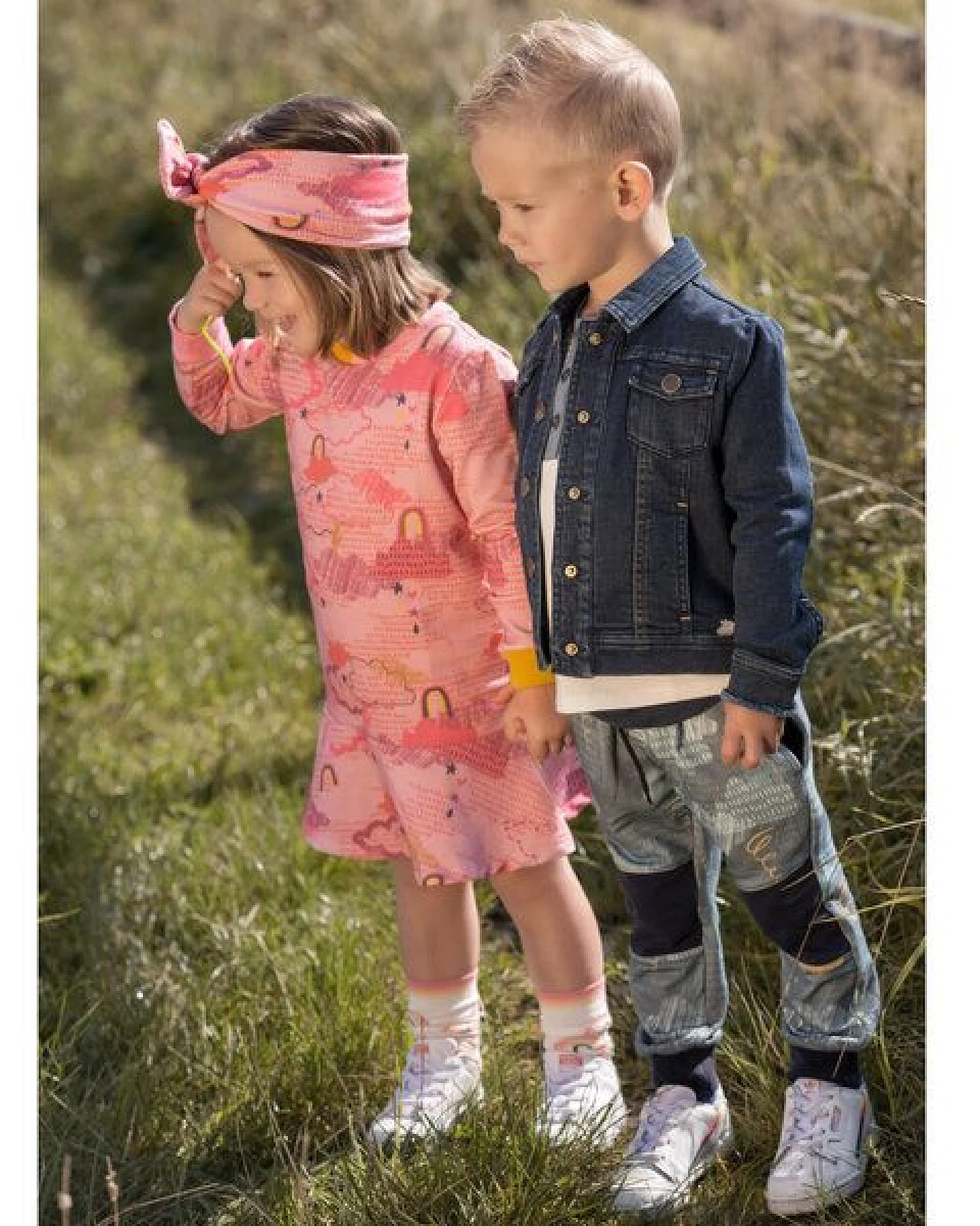 Marraine Kids Sweatkleid mit Alloverdruck Rainbowstar – Ansicht 4
