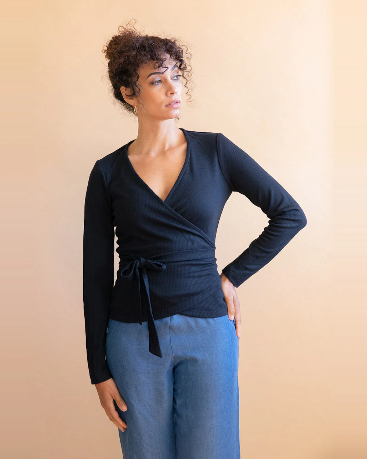 Avani Damen vegan Wickeltop Langarm Olivier Schwarz – Ansicht 2