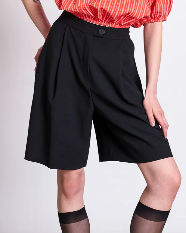 JAN 'N JUNE Damen vegan Shorts Wide Pleated Benito Schwarz
