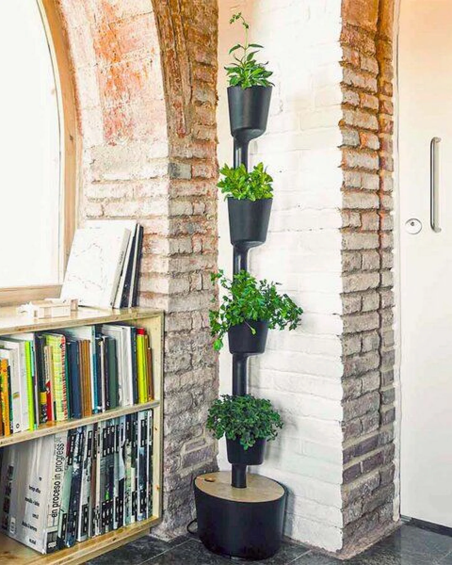 CitySens Vertikaler Blumentopf mit Wifi-Selbstbewässerung; 4 Blumentöpfe – Ansicht 2