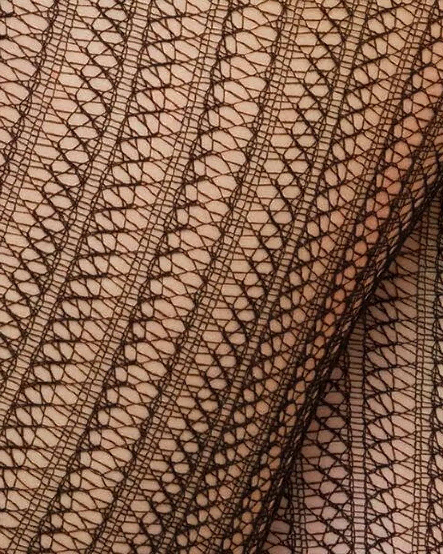 Swedish Stockings Netzstrumpfhose Selma schwarz aus Recycling-Material – Ansicht 3