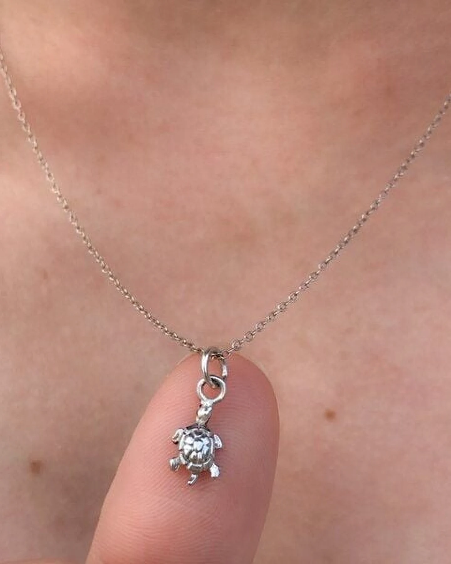 pakilia Silber Kette Schildkröte minimalistisch Fair-Trade und handmade – Ansicht 4