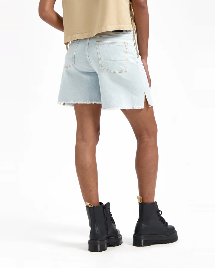 Kuyichi Damen vegan Shorts Feline High Rise Hellblau