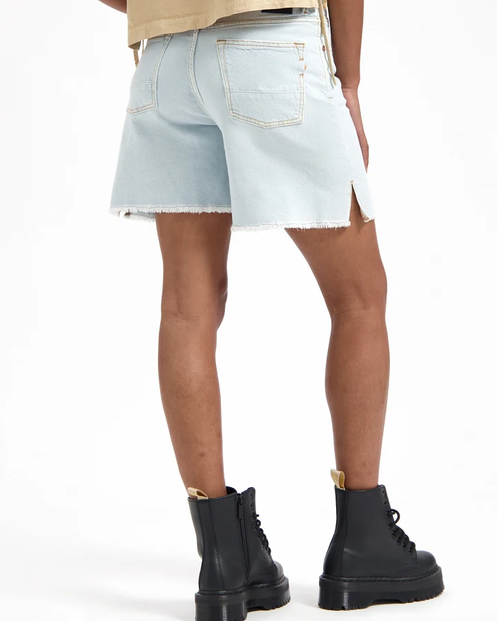 Kuyichi Damen vegan Shorts Feline High Rise Hellblau