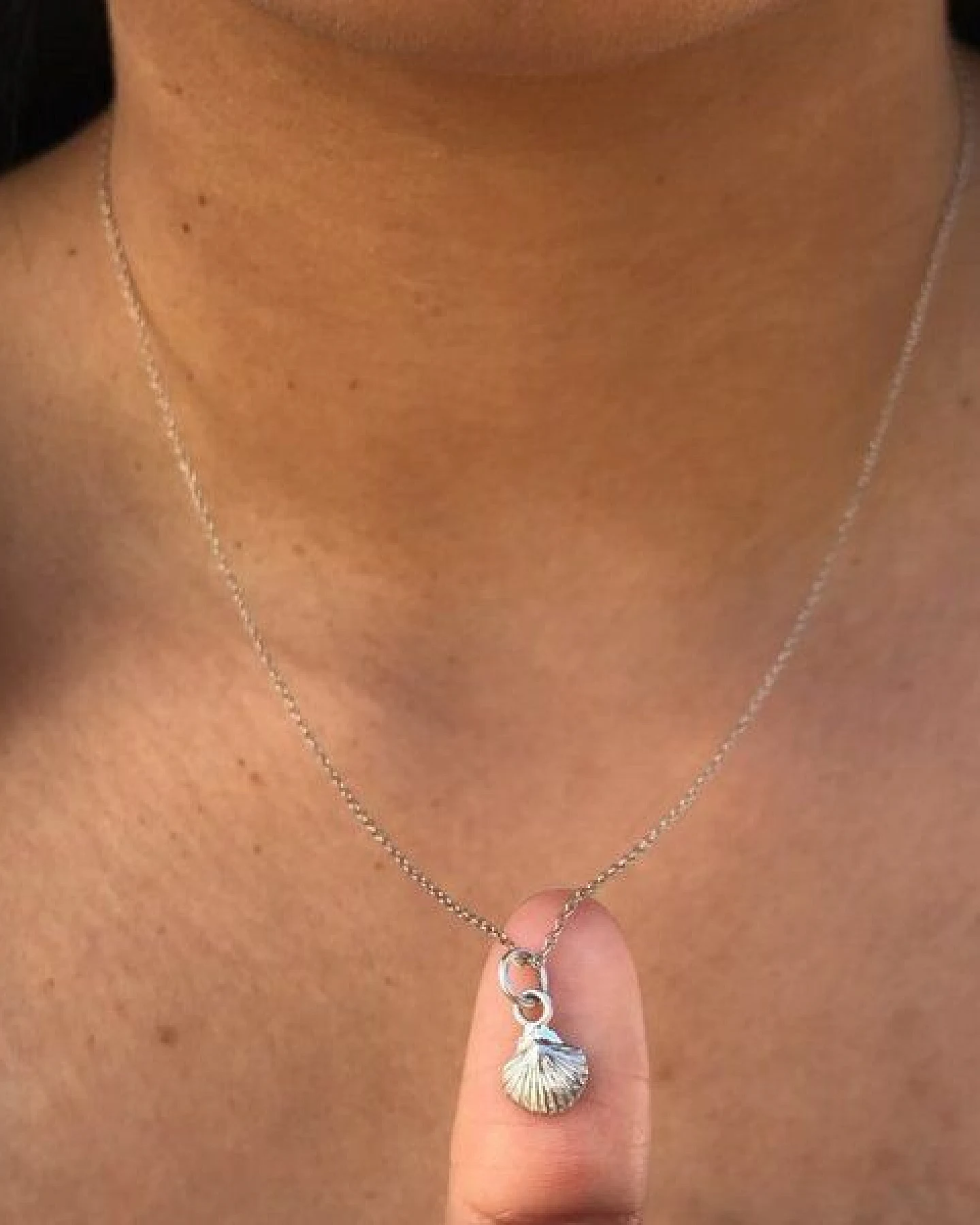 pakilia Silber Kette kleine Muschel Fair-Trade und handmade – Ansicht 2
